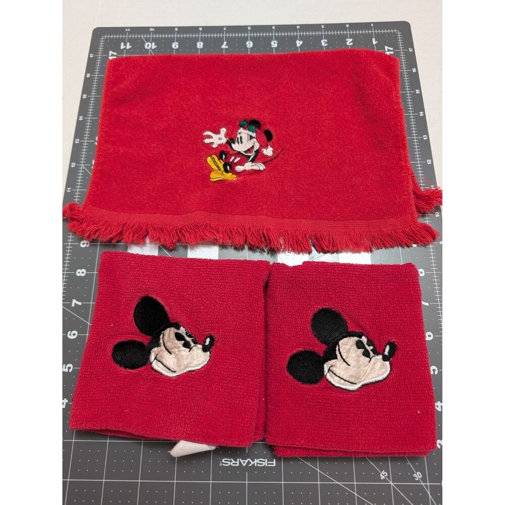 Mickey and co Christmas Mickey Holiday towel & washcloth embroidered fringe